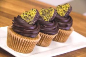 Featured Recipe: Pistachio Chocolate Mousse Cupcakes (Vegan)